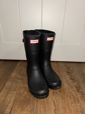 Hunter Matte Black Mid-Calf, Wide Calf, Rain Boots with Logo